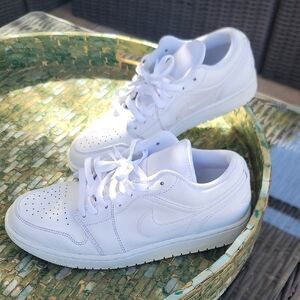 Nike White Low-Top Air Jordan White Sneakers Size US 9 Pre-loved EXCELLENT COND